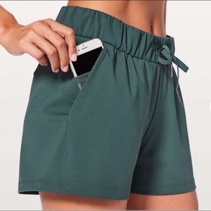 Lululemon On The Fly Shorts - SZ 4
